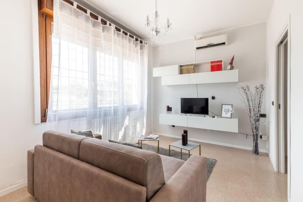 Ferienwohnung “Casa Moderna Con Parcheggio Privato” Imola Exterior foto